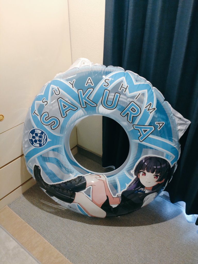 AsutoBlue1341's tweet photo. サクラ空���さん(@SAKURAINFLATABL)の浮き輪とキーホルダー届いた!
めっちゃ可愛い!
115cmだけど他が大きすぎて小さく見える笑 https://t.co/TotuGWSqbz