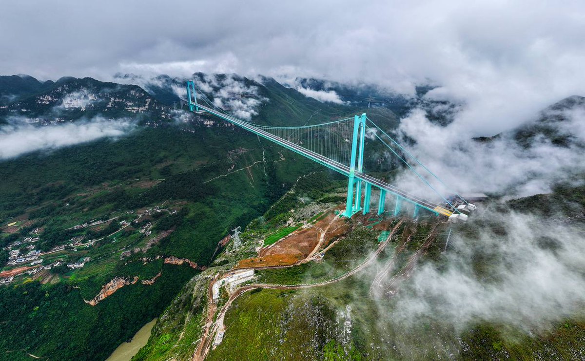XHNews's tweet photo. The world's tallest bridge opened to traffic Sunday morning in southwest China's Guizhou Province, slashing travel time across a deep canyon from two hours to just two minutes after three years of construction https://t.co/4OUFXlaKl4 https://t.co/nxPC0Vw9PU