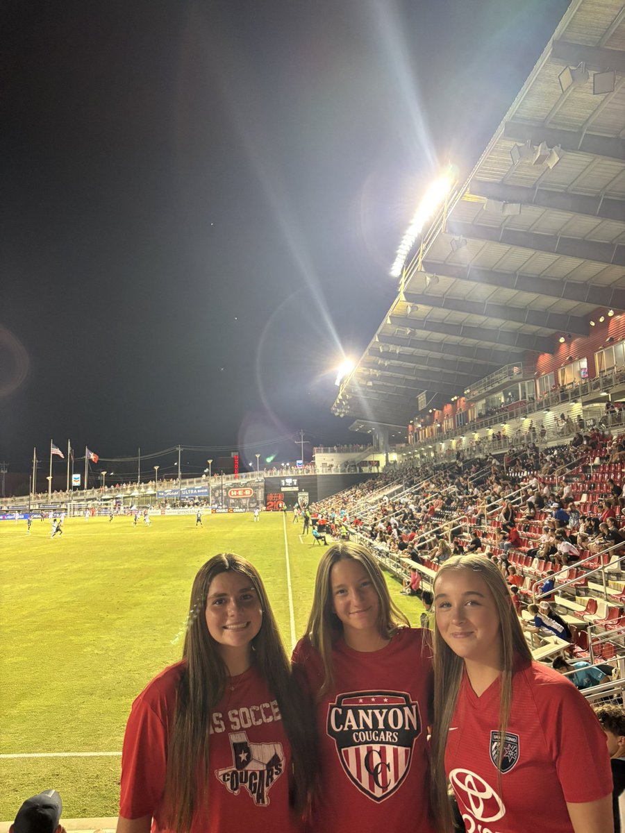 CHSCougaretteFC's tweet image. Love seeing our Cougarettes out enjoying an @SanAntonioFC match &amp;amp; studying the game! 

#CWC🐾