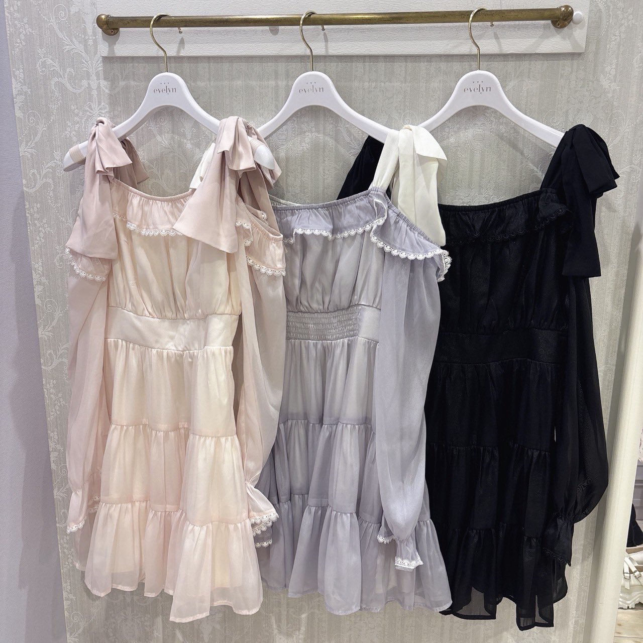 evelyn リボンオフショルミニop ピンク - メルカリ evelyn リボン