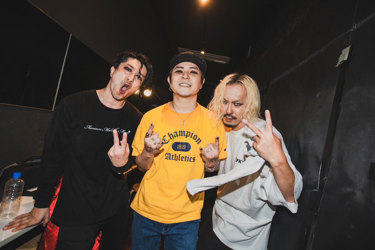 eiching_bass's tweet image. Revolve presents
Fuck'd up Room
ご出演いただいたKnob、Cyan、KΛMIKΛ、bouncefool、ご来場いただいた皆さん、スタッフの皆さんありがとございました!!
楽しかった‼️
photo by hbk(@FukcrecHbk )
#Revolve
#knob
#Cyan
#KΛMIKΛ
#bouncefool
#INSA