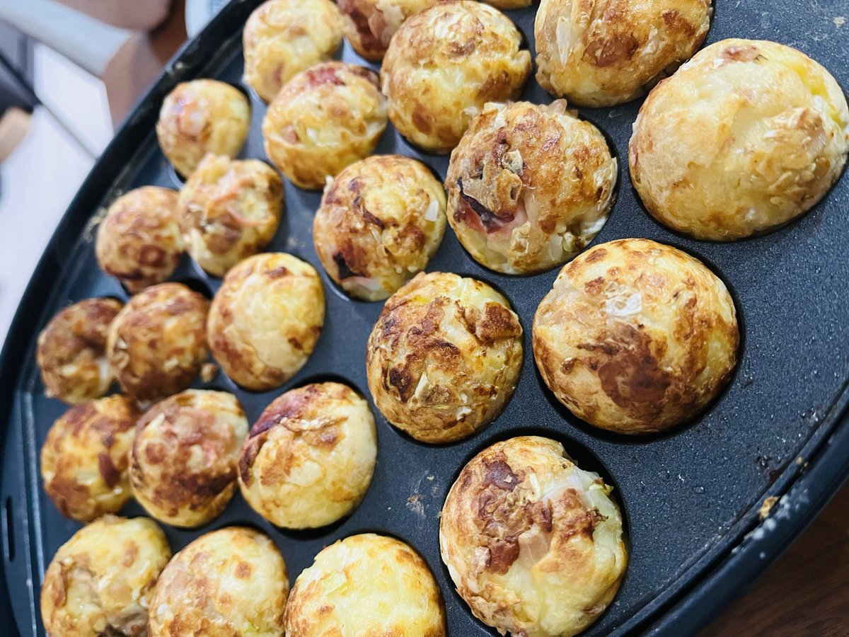 🐙吉井日記🐙

先日、久しぶりにタコパをしました😁

お店のたこ焼きも美味しいですが、お家で作るたこ焼きは
好きな具材も入れられるし、タコもでかくできるので大好きです🥰

特に好きな具材はツナマヨ！生地とツナマヨが絶妙に合う！🤩

よかったら試して下さい💪

＃ダイナム
＃たこ焼き
