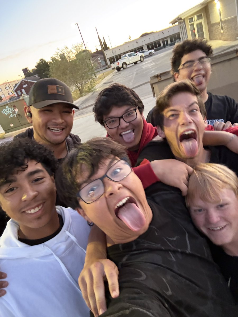 Senior Sunrise ☀️ for the #Classof2026 Friday morning at the OC Downtown Community Center! Our seniors 😎 had a great time!