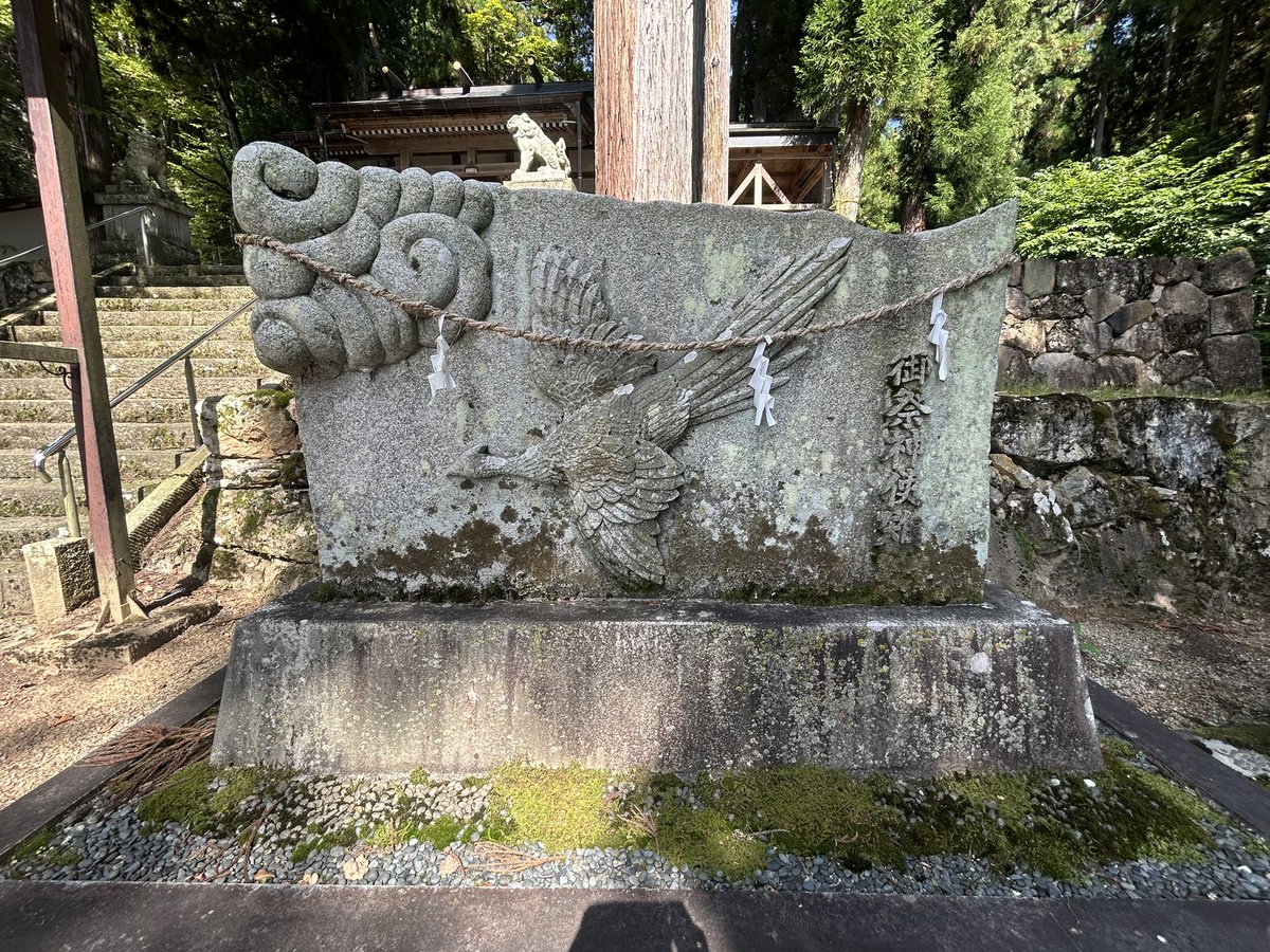 漫画りりす
『縄文遺跡と高田神社』
現地散策は飛騨『高田神社』⛩️
御祭神『高魂命(タカミムスビノミコト)』
その娘にキジナナメキと口碑で伝わります
境内近くには
縄文時代中期の
聚落跡の五番屋敷遺跡があり
多数の遺物や祭礼道跡(建石など)が発見
飛騨の神社には縄文が語られる⛩️
#神社仏閣