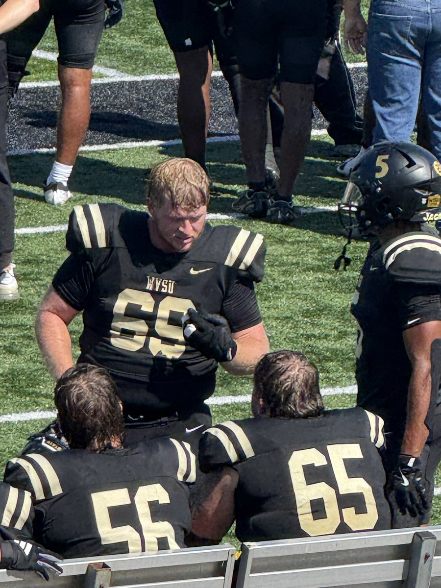 Milford_Eagles's tweet image. Two standout MHS 🏈 alums shared the field today as Logan Bartholomew (‘22) West Virginia State &amp;amp; Mahlik Boben (‘24) Ferris State competed against each other!

@MilfordEagleTDC @clersunsports @milford_flock @milford_schools