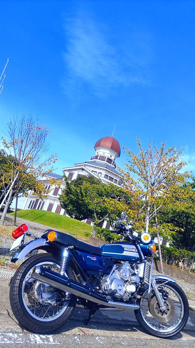 見た目は洋館⛪️中は福井の時空旅行✨️
#坂井市龍翔博物館
#バイクのある風景 
#スズキRE5