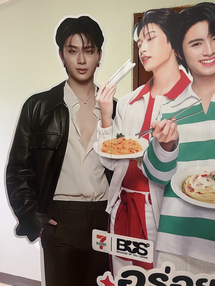 MindMT0807's tweet image. ได้สแตนดี้น้องไทยกลับบ้านมาอยู่กับน้องเน้กแย้ววว💝
ขอบคุณเจ้าของโปรเจคมากๆงับ เมื่อวานมีความสุขมากคาเฟ่สวยดีเทลเยอะมากก มุมถ่ายรูปดีทุกมุมได้เล่นกับน้องแมวน้องหมา ได้เอนจอยกับเพื่อนๆบีอัสสนุกมากก ของแจกเยอะสุดๆ เป็นการไปคาเฟ่งานวันเกิดที่สนุกที่สุดเลย🎂🐶

#21stShiningTHAIstory