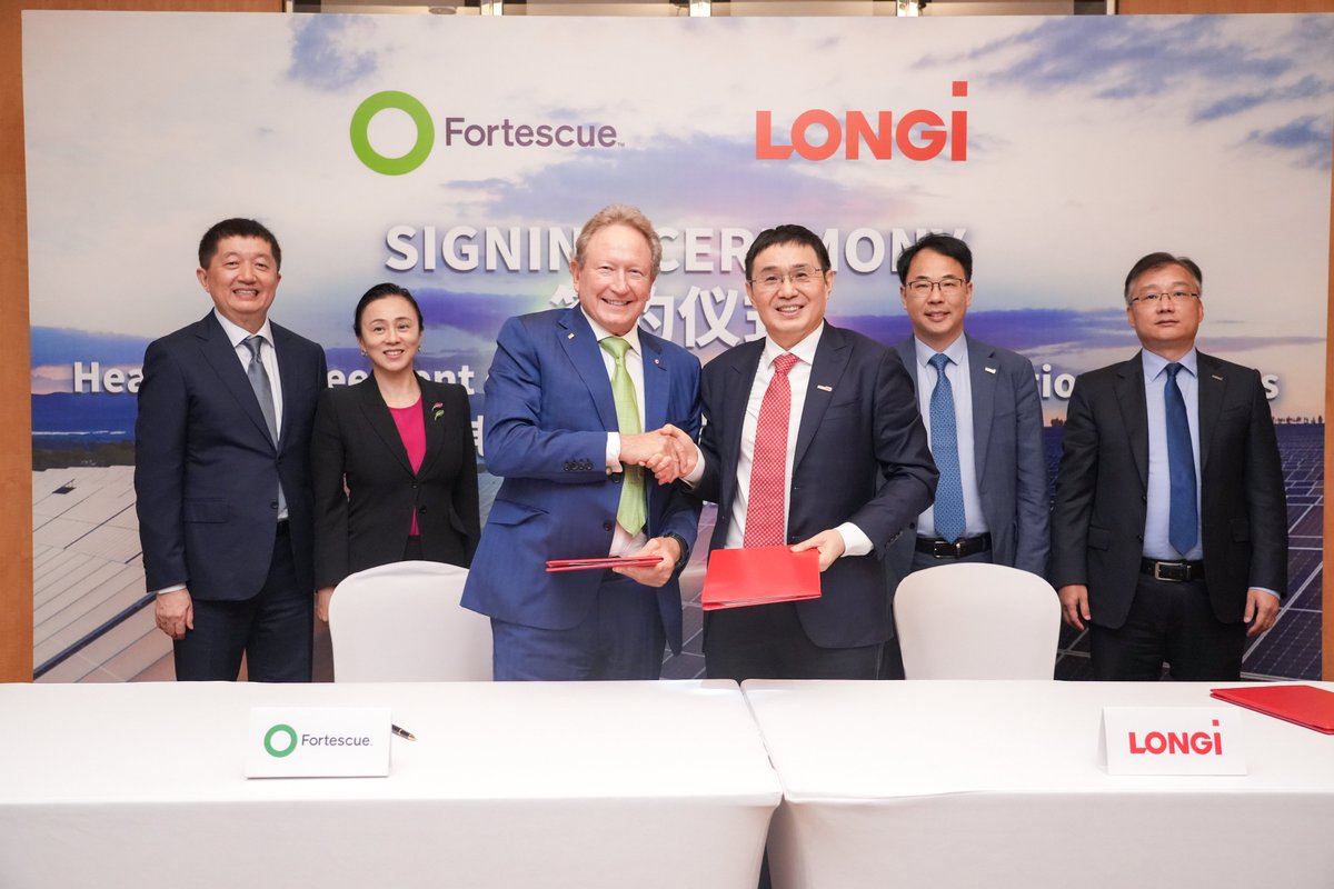 longi_solar's tweet image. Breaking News: LONGi Partners with Fortescue to Accelerate Global Grid Decarbonization! ️

We are thrilled to announce the signing of a landmark Heads of Agreement between LONGi and Fortescue Ltd.

#LONGi #Fortescue #Decarbonization #RenewableEnergy #SolarEnergy #Sustainability