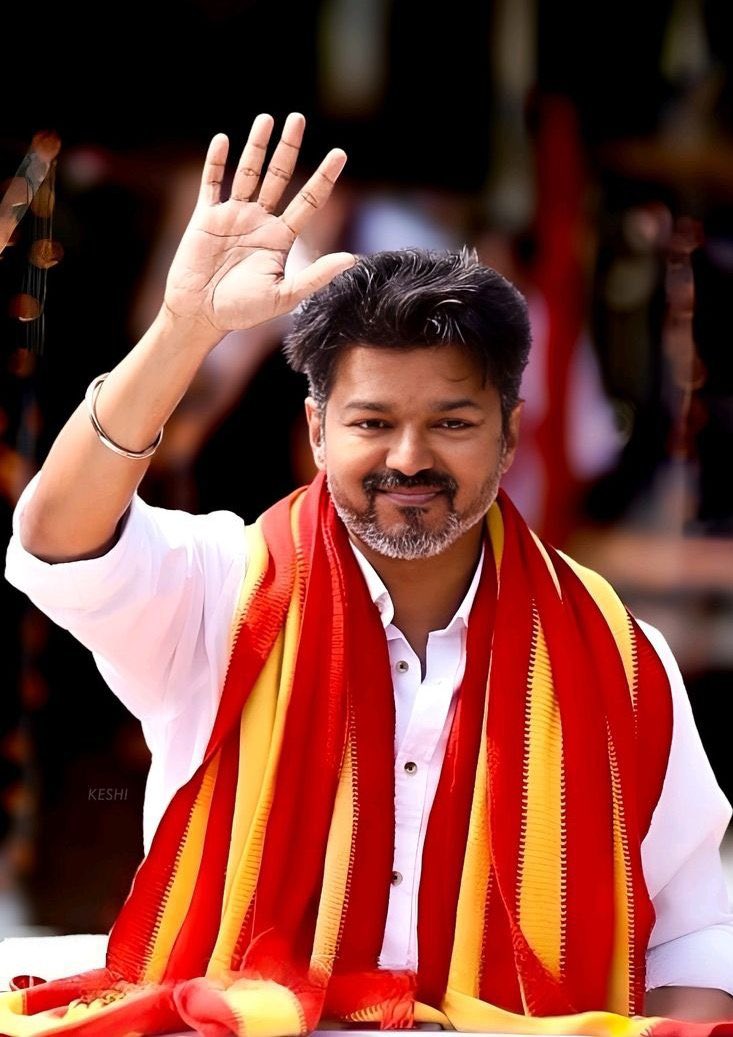 GaganPratapMath's tweet image. साउथ के मशहूर एक्टर नेता की विजय की एक रैली ने कई बेगुनाह बच्चों और नवयुवक की जान ले लिया 
आखिर जनता इनको भगवान क्यों समझ रही है ये क्यों भूल जाते है कि ये भी मेरे जैसे इंसान है इनको क्यों देखने जाए 🥺
भगवान दिवंगत लोगो की आत्मा को शांति दे🙏🏻

चाहे उत्तर भारत हो या दक्षिण भारत,…