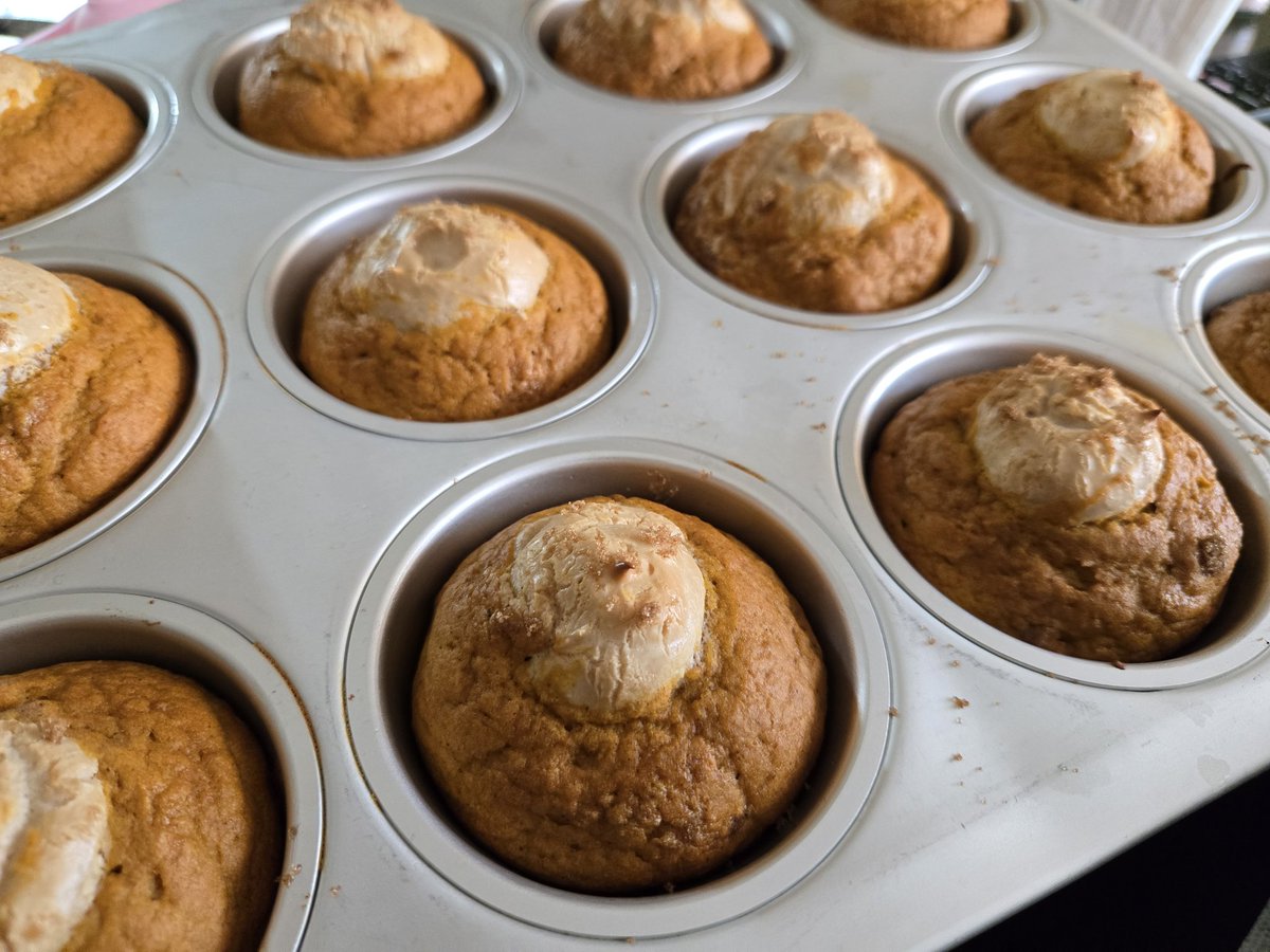 Yo check it i made these pumpkin cream cheese muffins