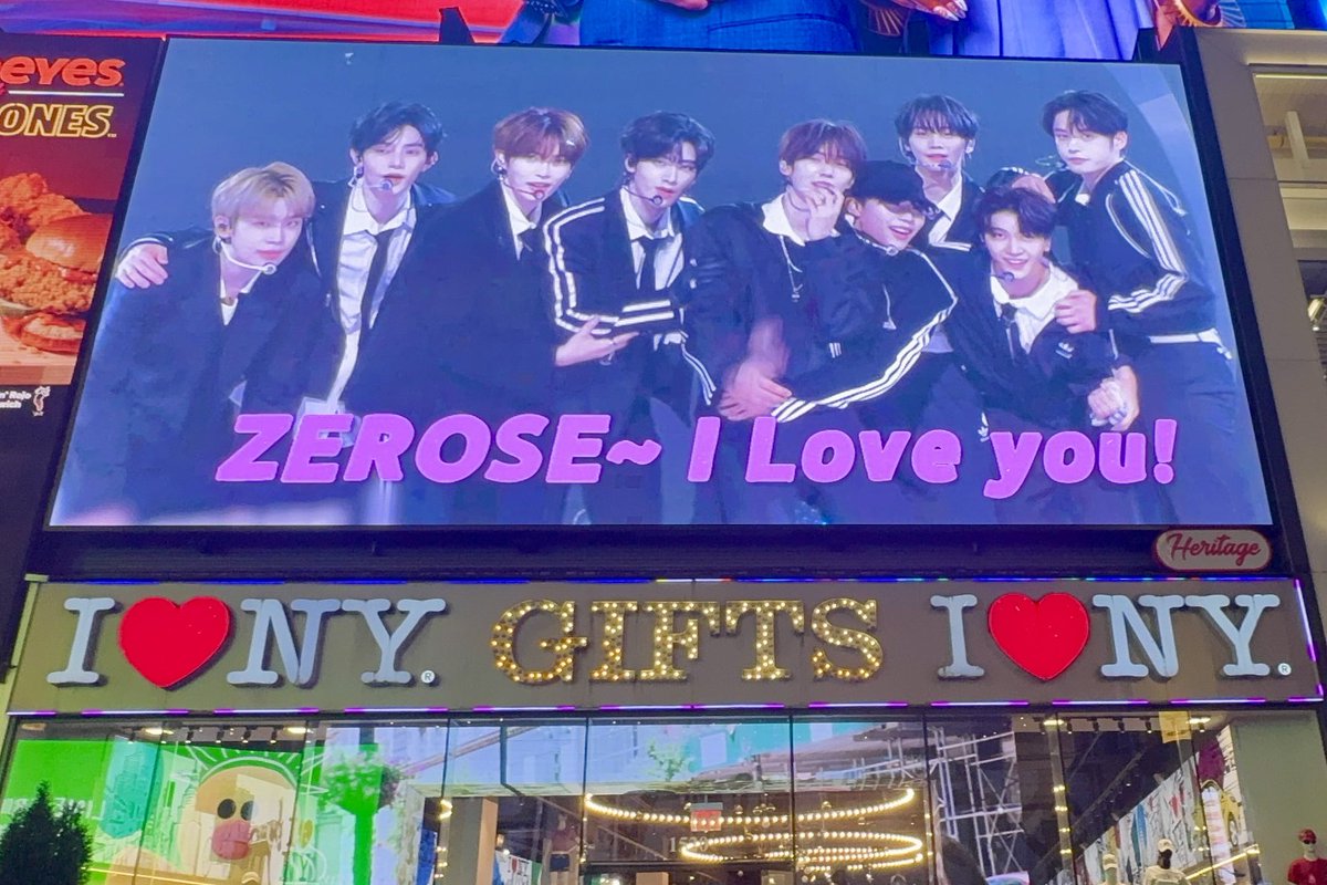 i saw the zerobaseone billboard in Times Square that we won from higher today ✨

#ZEROBASEONE_1위_축하해 #ZEROSE_최고야 #ZEROBASEONE #전광판_리워드