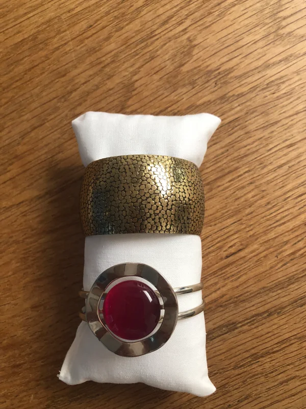 sjuulien's tweet photo. Je armbanden bij elkaar en keurig opgeruimd!
kies voor onze displays, handig en eenvoudig in gebruik.

Etuis &amp; displays | https://t.co/jpgu0jSqBp
Staat je kleur of thema er niet bij? Ook deze maken we voor je persoonlijk in jouw favoriete kleur. 

#sieraden #armbanden #armband https://t.co/KxWFWdzPuN