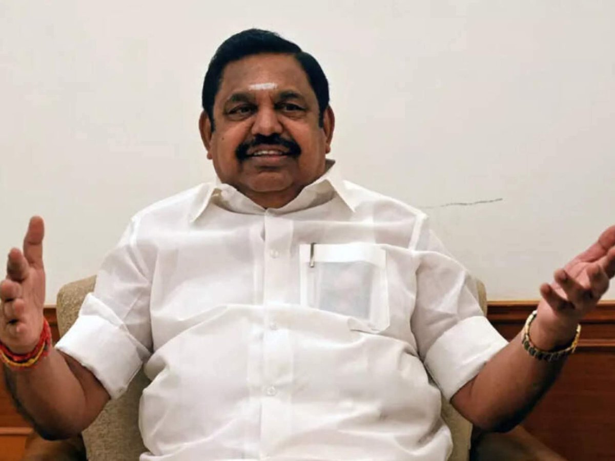 advSUDHARSAN's tweet photo. உங்க மேல பெரிய மதிப்பு வந்திருக்கு ஐயா 🙏🙏

கேள்வி : விஜய் இன்னும் மருத்துவமனைக்கு வந்து பாதிக்கப்பட்டவர்களை சந்திக்கவில்லையே ? 

எடப்பாடியார் பதில் : நடந்திருப்பது மிக மிக துயரமான சம்பவம். இதில் யார் யார் என்னென்ன மன நிலையில் இருப்பார்கள் என்பது நமக்குத் தெரியாது. https://t.co/Tm0t7jbrsA