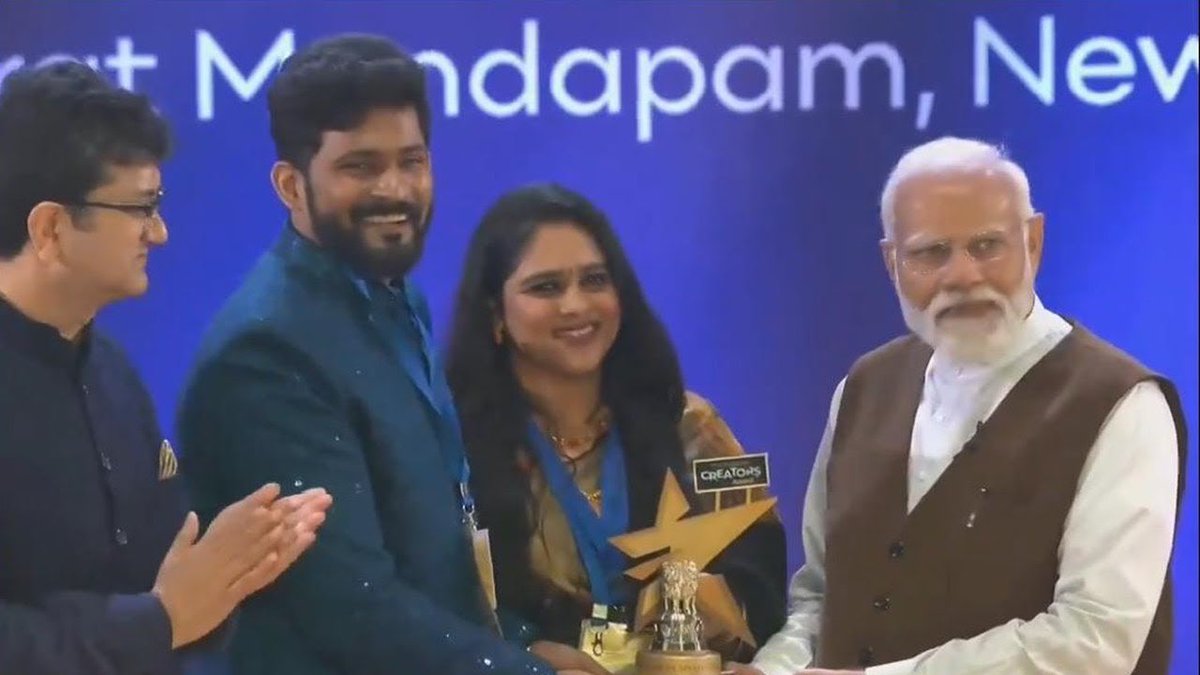 thepeeinghuman's tweet photo. Also these potentially anti national creators were given an award by a high ranking politician, please investigate the politician for encouraging such foreign funded content!!
The same politician also legalised foreign funding to political parties by bringing a law in 2017!!! https://t.co/2mwfw2RuYp