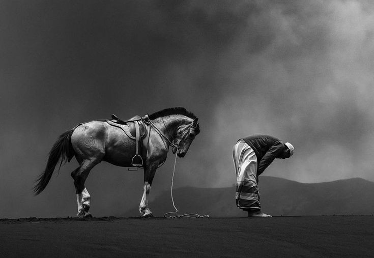 "Bir beklentiniz varsa Allah'tan olsun.
Zirâ kul menfaate bakar."