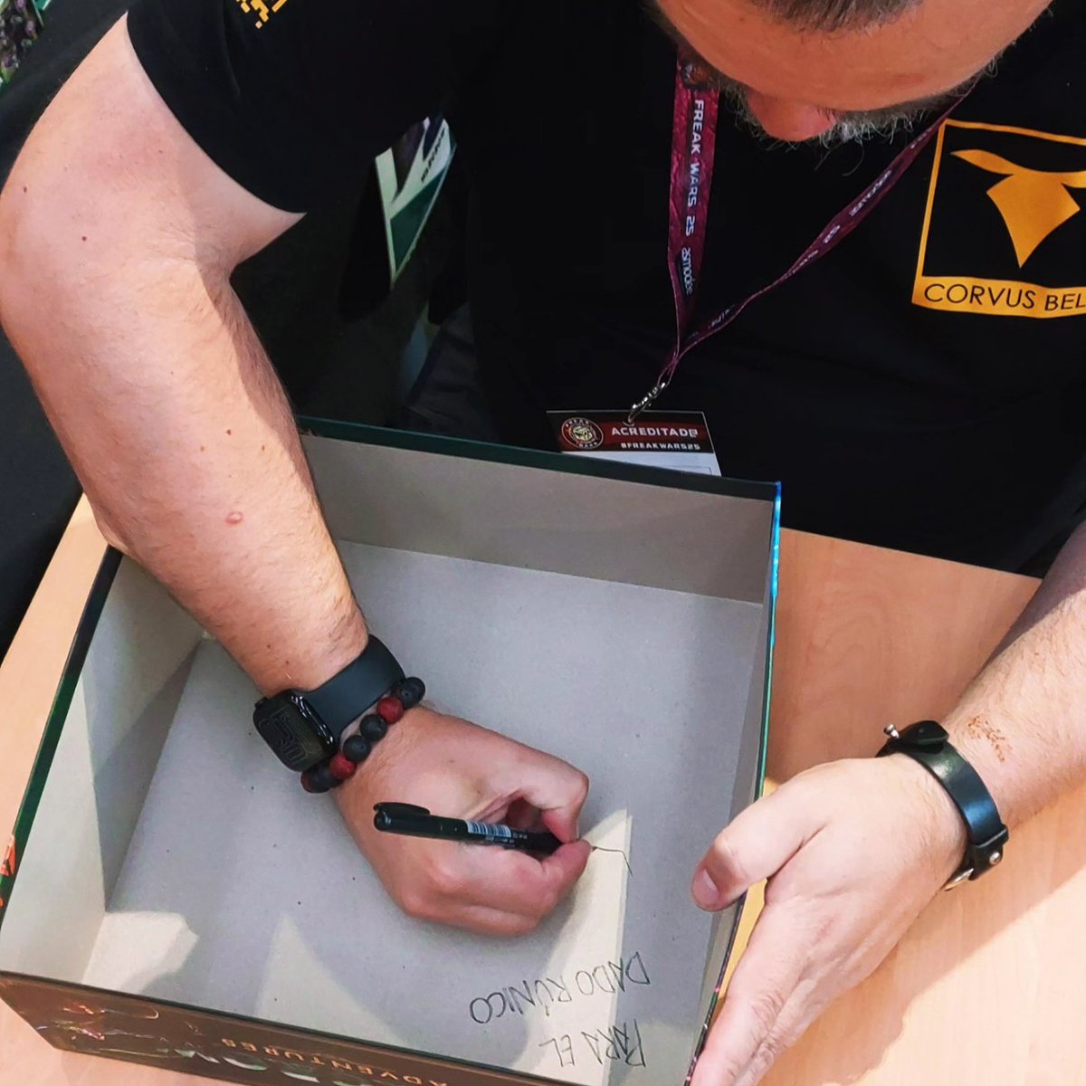 Empezamos el domingo en <a href="/freakwarsmadrid/">Freak Wars</a> con <a href="/corvusbelli_/">Corvus Belli Official</a> y el fantástico #WarcrowAdventures. Muchas gracias a nuestro amigo <a href="/Ebberdon/">Alberto Abal</a> por la dedicatoria :)