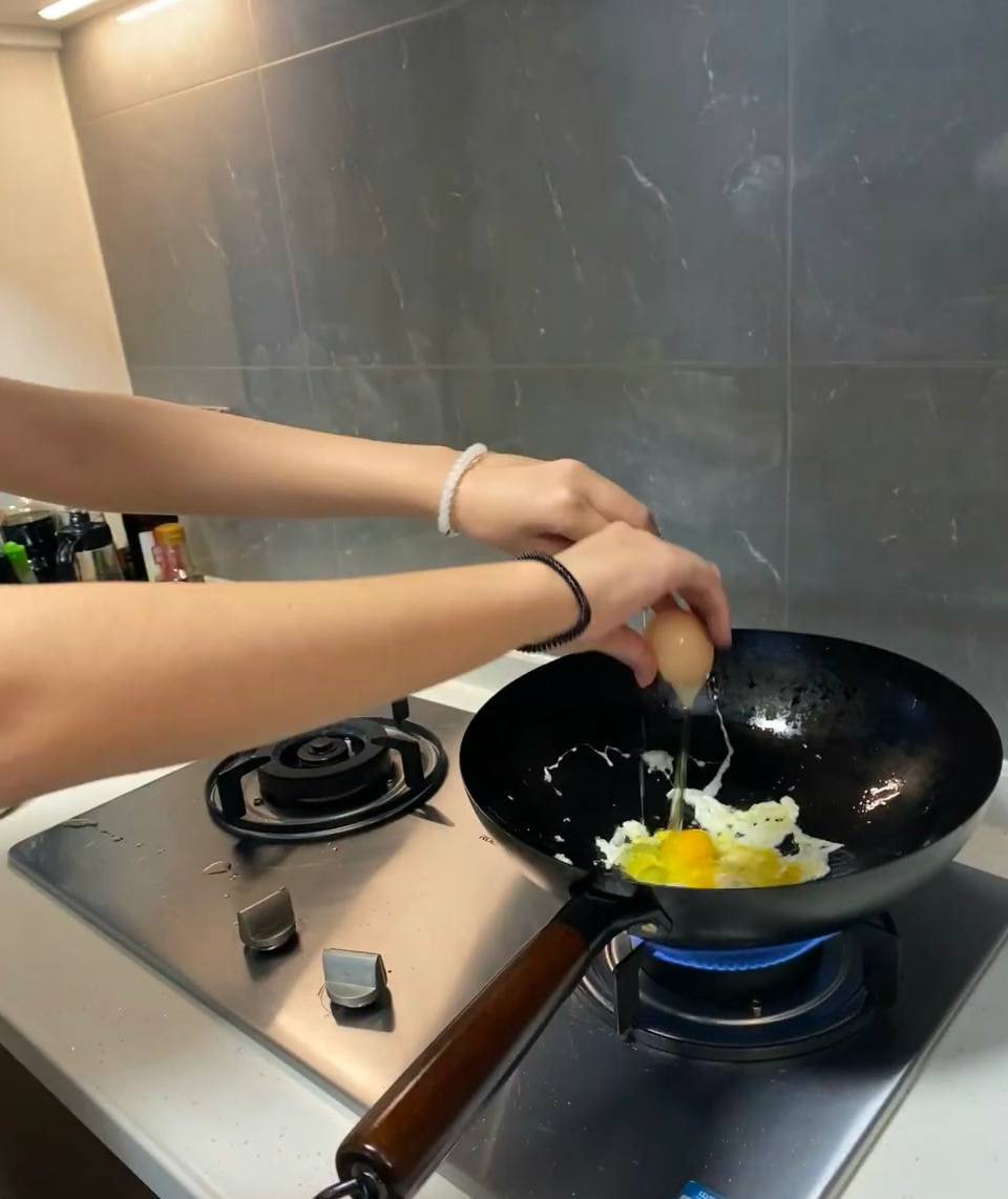 别人的下午茶是小蛋糕  ，
          我的下午茶  煎鸡蛋😂
