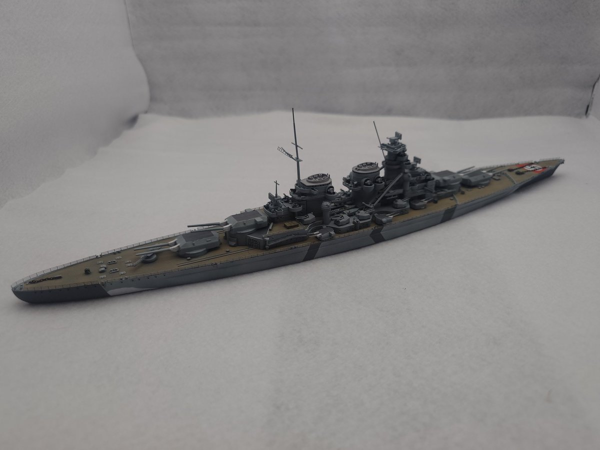＃架空艦
休暇中の完成品その2
1/700　H39級戦艦フッテン
メーカーが架空艦出してくれるのは
大変嬉しい！やはり…船体がデカい。