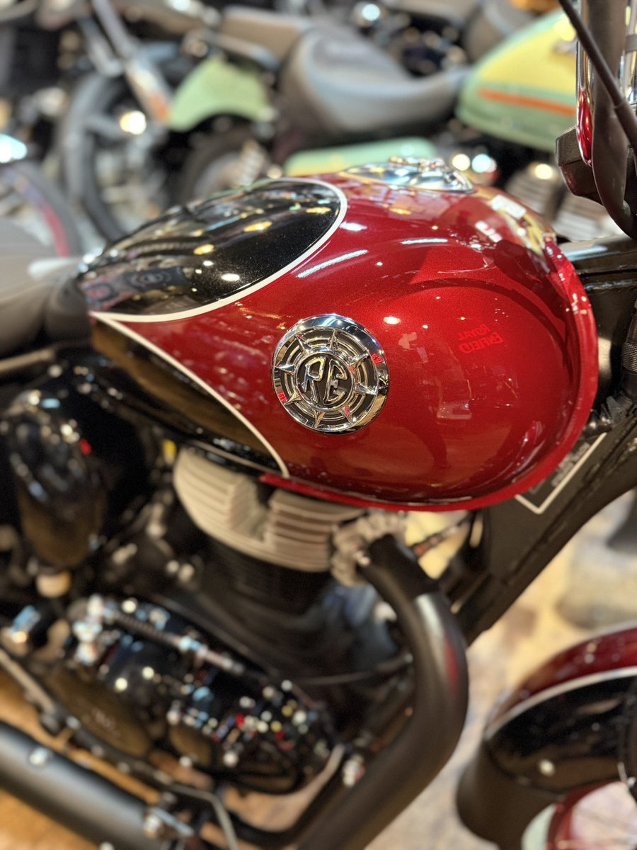 RidersLandYOYO's tweet photo. 【ROYAL ENFIELD TOKYO NORTH】
ダークなハートデザインがクール！
新発売のROYAL ENFIELD GOAN CLASSIC350です！
color name:Rave Red https://t.co/5lbsLe2E0F