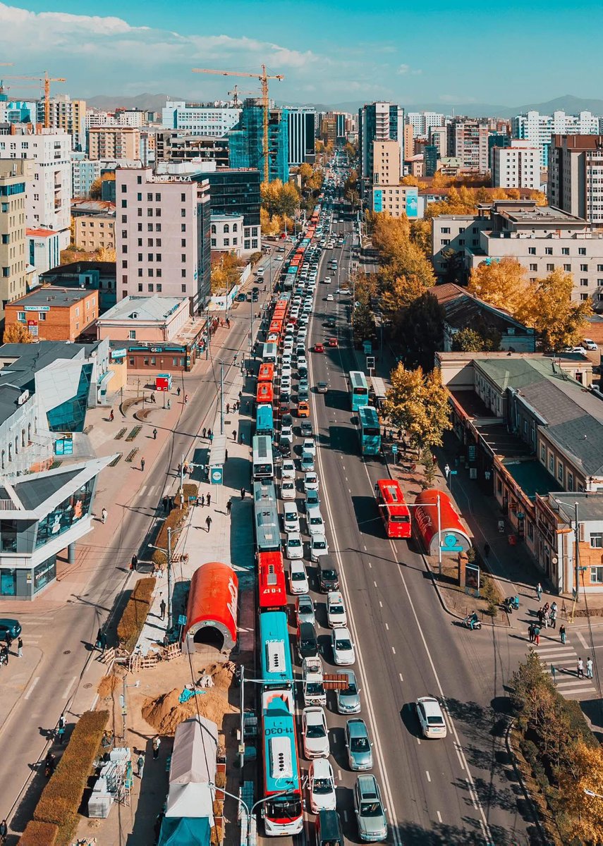 Олон автобус аваад нэмэр алга. Энэ хотод мөнгө биш ухаан зарах хэрэгтэй бна даа