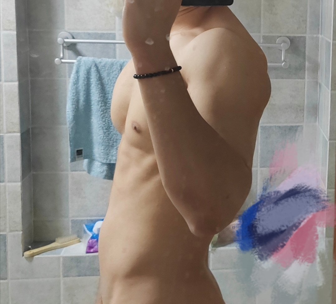 TRJQ28's tweet photo. #190cm #男大奶狗  好痒  （盗图司马） https://t.co/WQNEUiIxPw