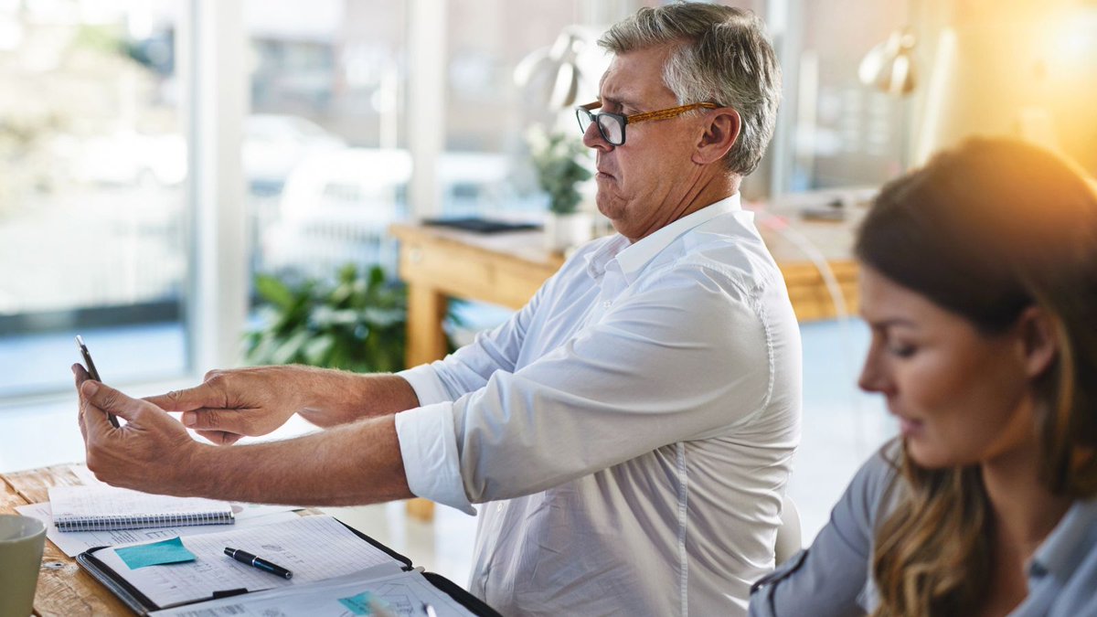 eyecarefaq's tweet photo. Struggling to read the newspaper? Arms not long enough? Using a larger font size on your phone? 

This is all normal for people in their 40s and beyond and is due to presbyopia. #EyeWeek https://t.co/C2yJSx9a4z