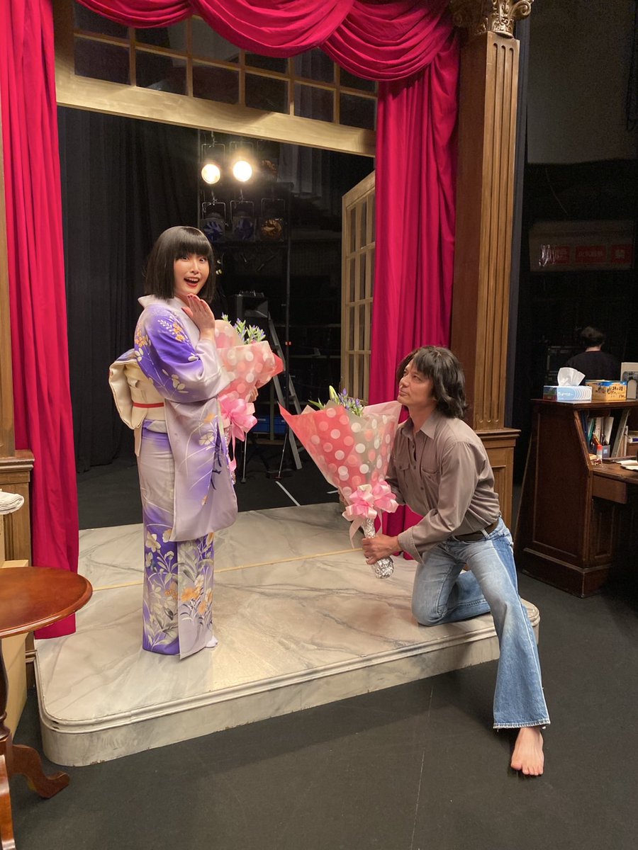 文学座地方公演『昭和虞美人草』
浜松公演3日目をもちまして、静岡ブロック全日程が終了いたしました。

3日間4ステージ、客席からは毎回熱い拍手と温かい反応をいただき、本当に嬉しく思います。静岡の皆様と共に芝居を重ねる中で、作品が一回り成長した実感がございます。