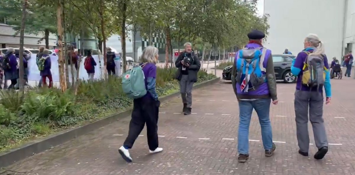 Gregorius (@g_knieschot) on Twitter photo XR demonstraties: volle rugzak verplicht! XR demonstraties: volle rugzak verplicht!