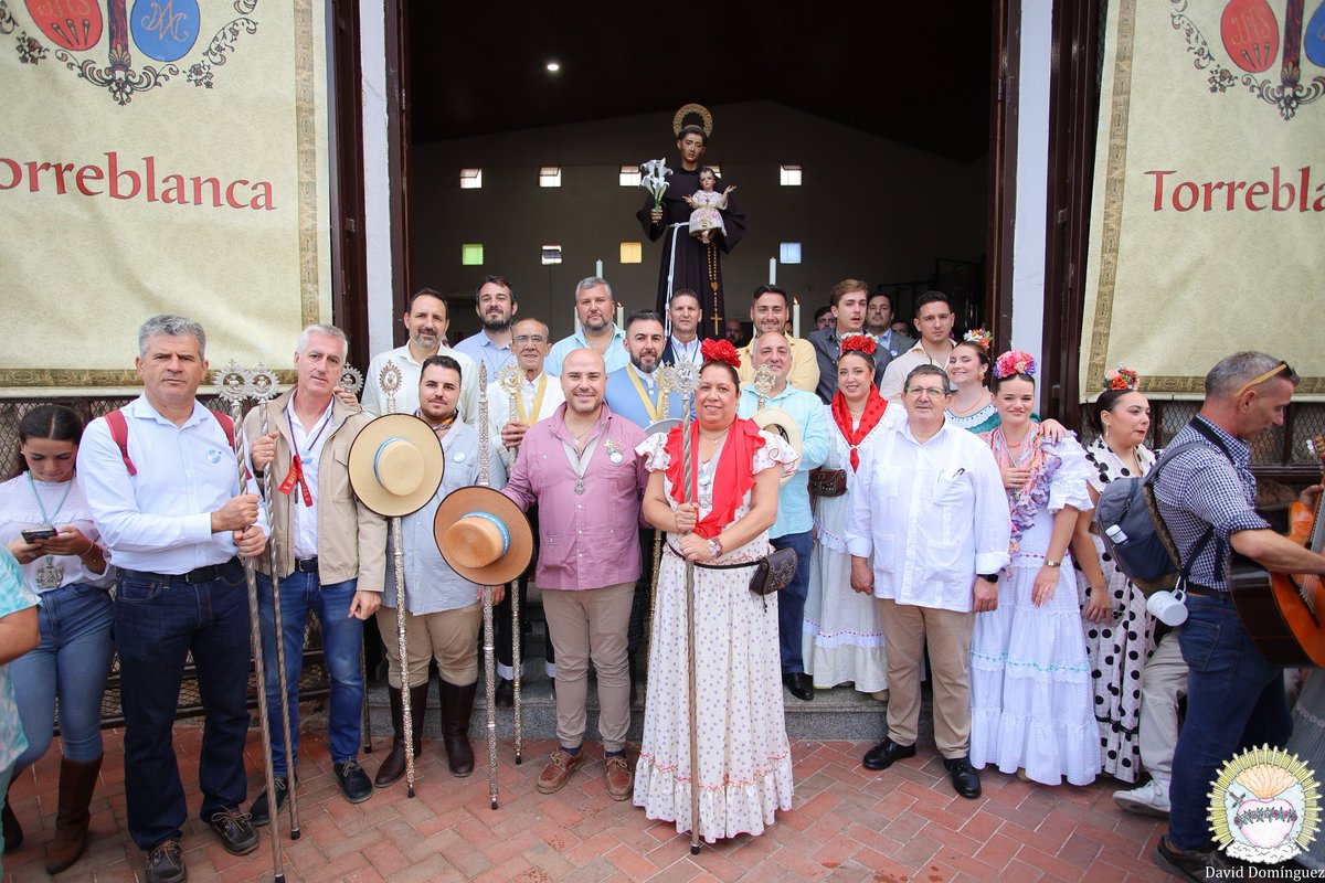 🔵 Llegamos a la parroquia de nuestra queridísima @doloresdetorreblanca
con San Antonia de Padua recibiendonos junto a nuestros hermanos.

📍 Parroquía de San Antonio de Padua

📸 @davidvzfotos

#RomeriaInmaculadoCorazon
#RomeriaTorreblanca
#AmorInmaculado
#Desde1958