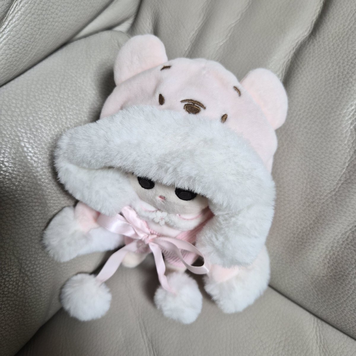 _haedeun's tweet image. #10cm인형옷 #10cm인형 #인형옷양도
10cm 인형옷 분홍 곰돌이푸 세트 무료 양도합니다.
셔츠, 바지, 망토 세트입니다.
택배비만 부담해주시면 무료 양됴 드리려고 합니다.
댓글이나 DM 남겨주세요. 감사합니다.