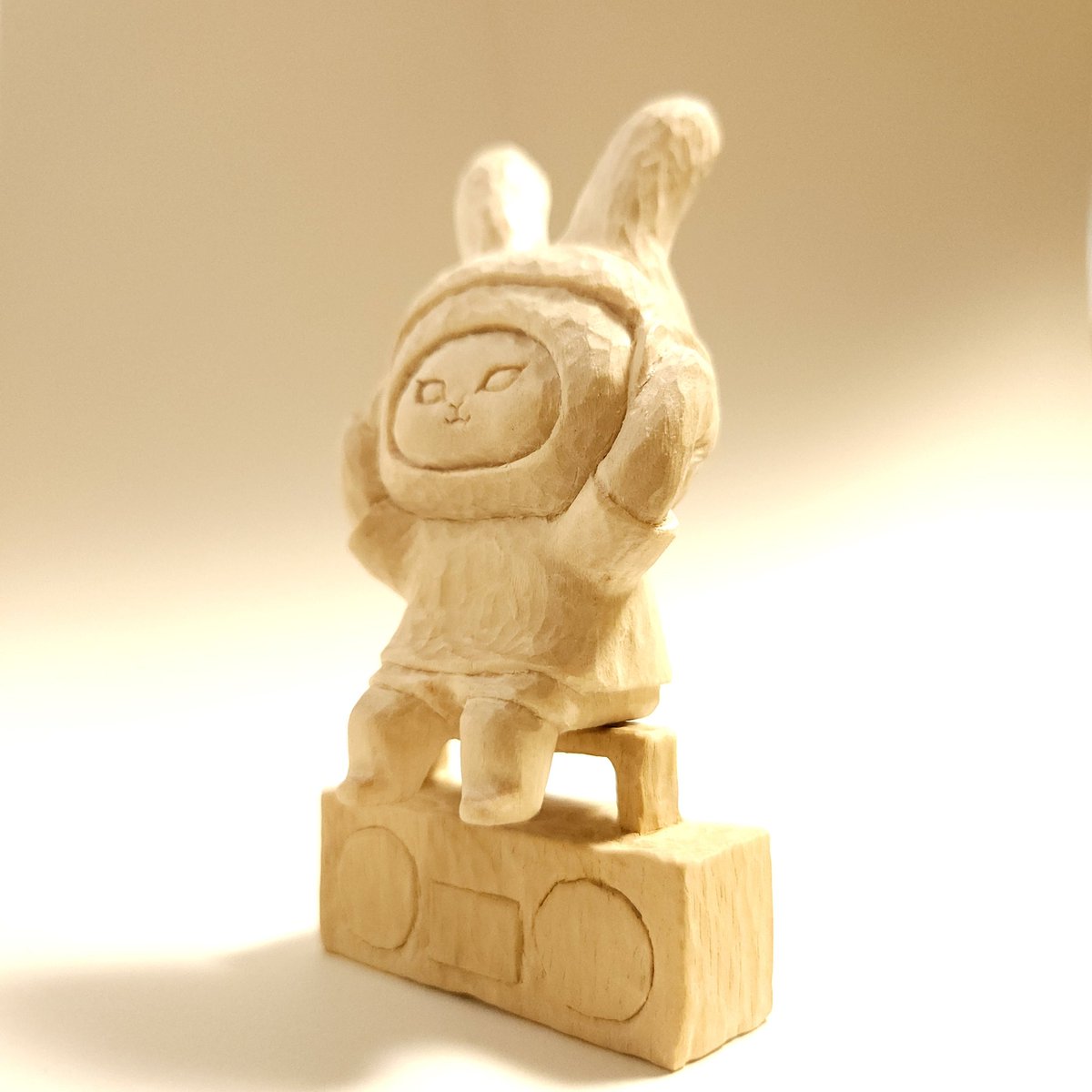 MUSIC.

作品制作において、音楽は僕にとってとても重要な役割を果たしていて、いろんなアイデアをくれます😄

今日色塗りする予定だったんですけど、天気が良かったので思い立って犬山城らへん散策してきました🏯

#木彫り #woodcarving #woodcrafts #sculpture