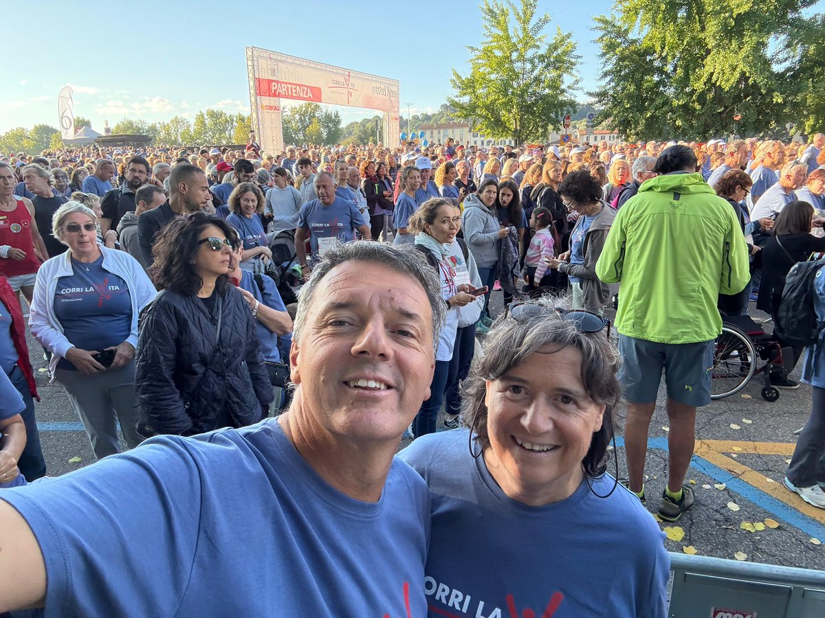 Matteo Renzi tweet media