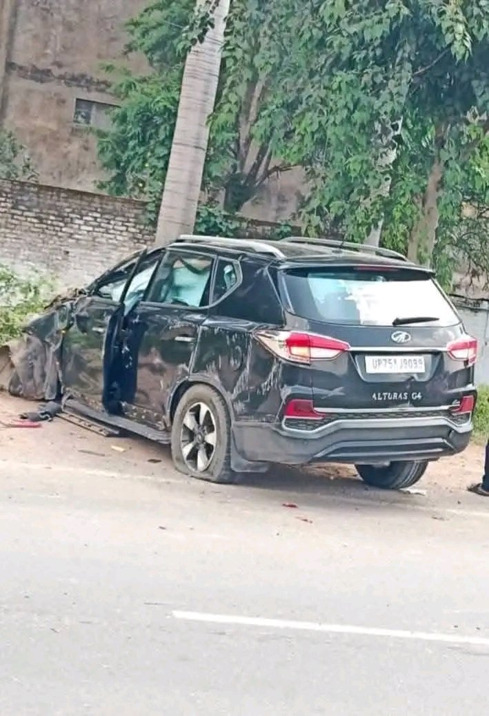 बहुत दुखद....
भारतीय जनता पार्टी के कानपुर बुंदेलखंड क्षेत्र के क्षेत्रीय उपाध्यक्ष व पूर्व जिलाध्यक्ष इटावा श्री शिव महेश दुबे जी की गाड़ी का दीनपुरा (भिंड) के निकट भगवती कोल्ड स्टोर पर अभी अभी भयंकर एक्सीडेंट हुआ है।

ईश्वर से प्रार्थना करता हूं सभी को सुरक्षित रखें 🙏🏻