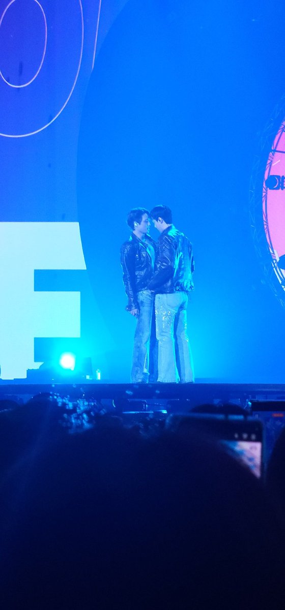 씨발 야 나 세종 키스하는 줄 알았어