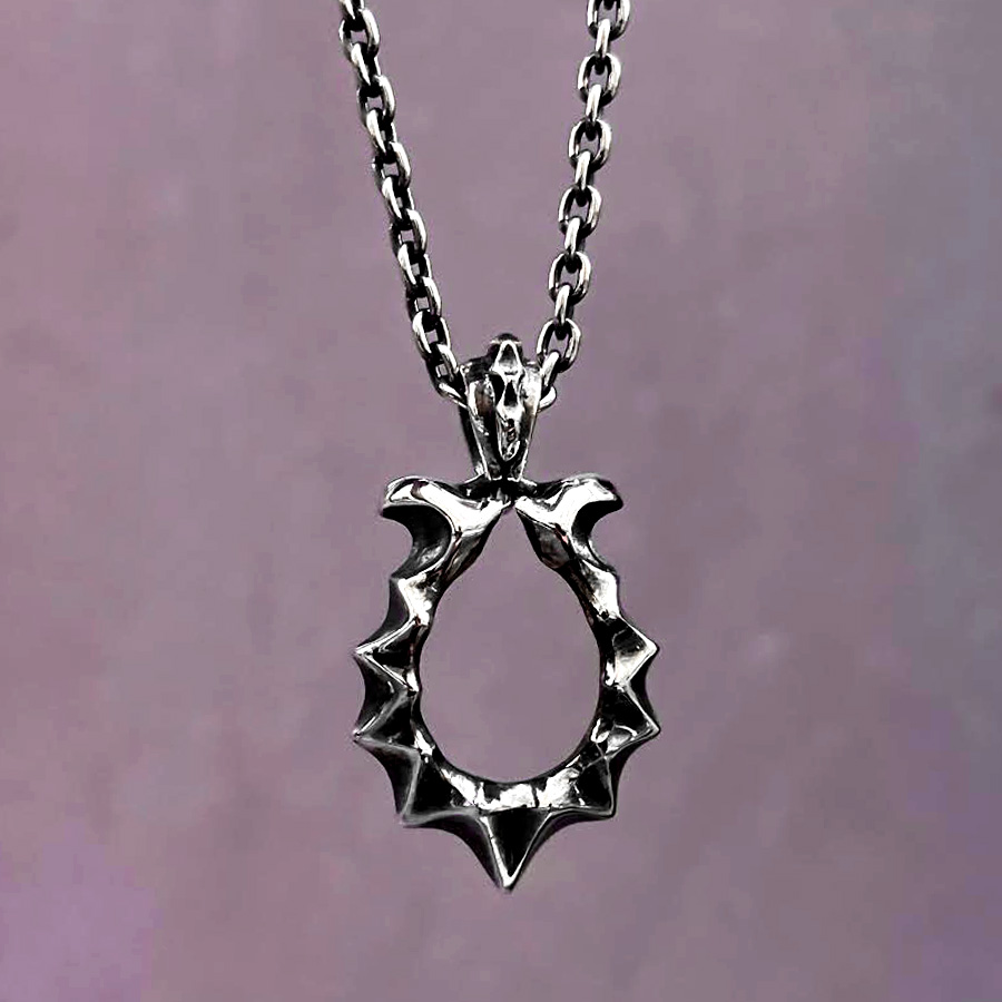 SILVER_GEEKS's tweet image. 幸運のモチーフとされるホースシュー（馬蹄）をイメージ！

STRANGE FREAK DESIGNS
「ディレイン ホースシュー ペンダント」をアップ！
ameblo.jp/silver-geeks/e…

エッジの効かせ方に拘ったデザイン・造形！
服装を選ばずシンプルにご着用いただけます。
#sfdjp
@STRANGE_FREAK