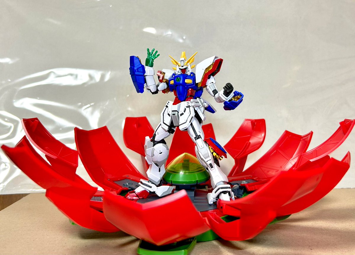 「RGのシャイニングガンダムを組んだので、ブッドキャリアーも開封して組み合わせてみ」|こまごま　C102土曜、東6ツ49bのイラスト