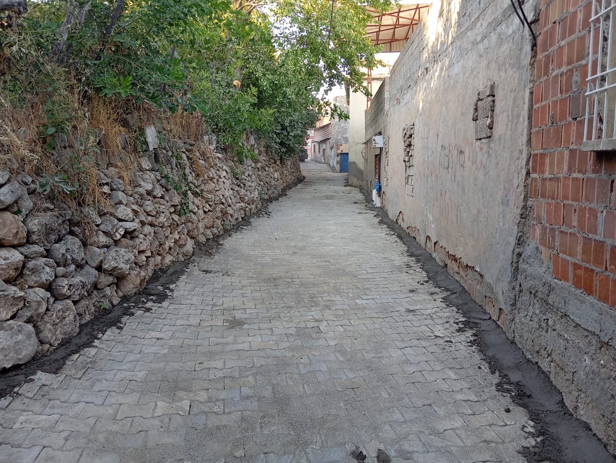 Li taxa Mescîdê temîrkirina rêyan didome

Temîrkirina rêyên ku ji ber danîna boriyên gazê xera bûne li hemû navçê didomin.

Di çarçoveya xebatan de, li kuçeya 342emîn ya taxa Mescîdê rêya ku xera bûye ji aliyê ekîbên girêdayî Midûriyeta Karên Fenê ya şaredariya me ve hatin