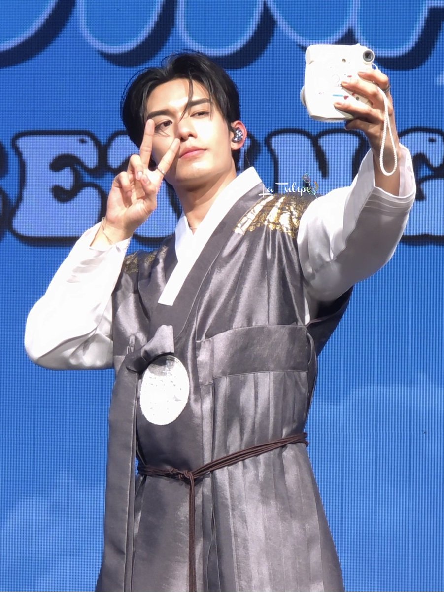 La__Tulipe__'s tweet image. 잘생겼다😍
#NET #netsiraphop
#Net1stFMinSeoul