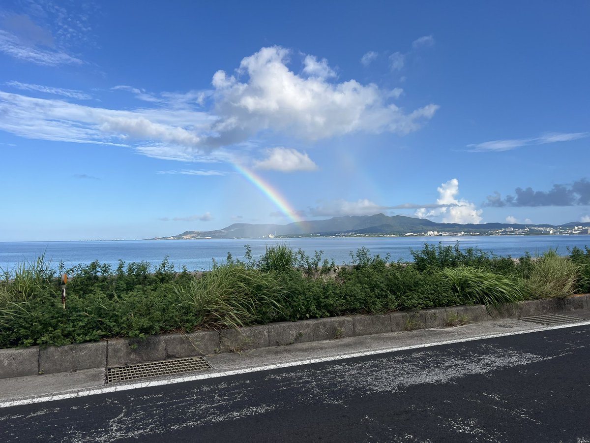 nora_creator's tweet photo. 沖縄来た瞬間ダブルレインボー🌈🌈 https://t.co/izGKeGkXgi