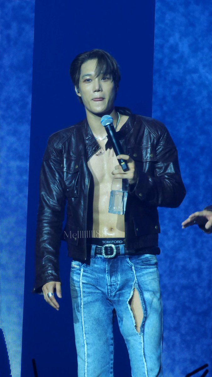 melllllll88's tweet photo. Our Sehun covers the pants for his hyung
#카이 #KAI #KAI_KAION_ENCORE_DAY3 https://t.co/p3QeXUqetQ