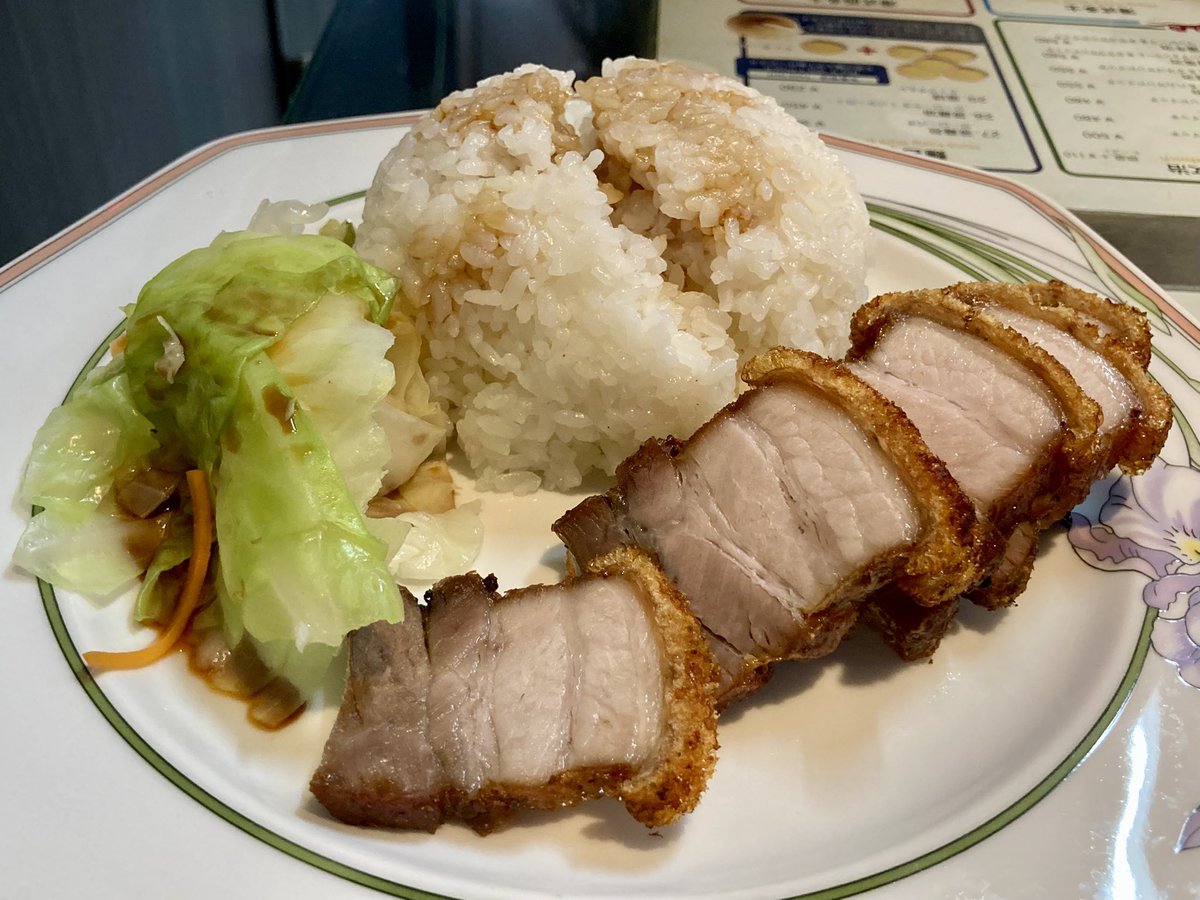 MIYAVIさんのインスタにあった
「菠蘿包（ポーローパオ）」目当てに
飯田橋の「香港 贊記茶餐廳」へ🤭
（バターをサンドしたものは
「菠蘿油（ポーローヤオ）」と言うらしい）
サクサク・ふわふわの
甘じょっぱいおやつでした😋
#MIYAVI
#菠蘿包
#香港スイーツ
#パイナップルパン
#甘じょっぱスイーツ