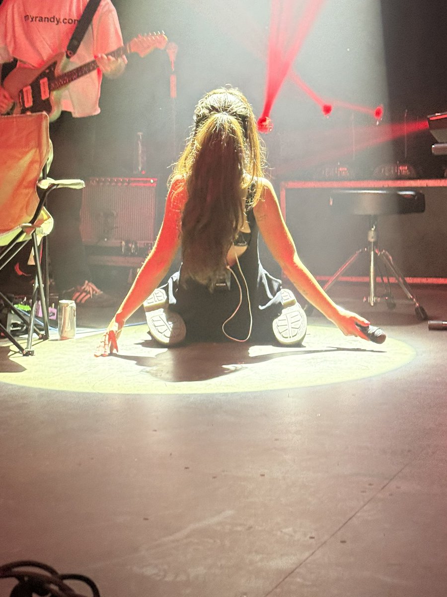 eliisetwt's tweet image. a story in 4 parts @samiatheband