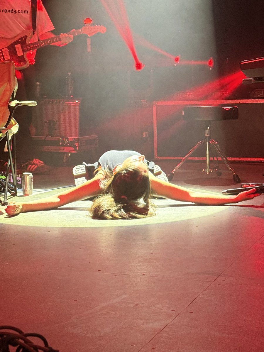 eliisetwt's tweet image. a story in 4 parts @samiatheband