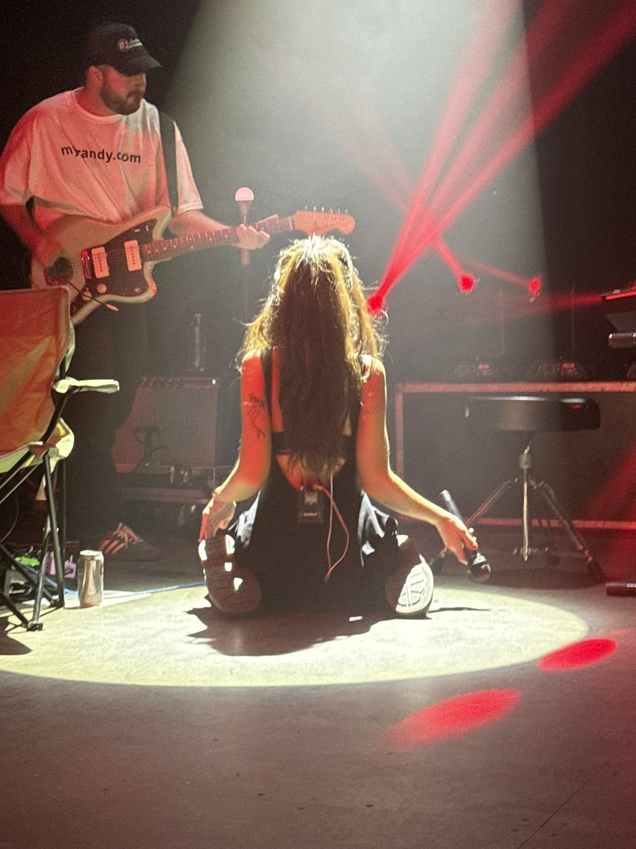 eliisetwt's tweet image. a story in 4 parts @samiatheband