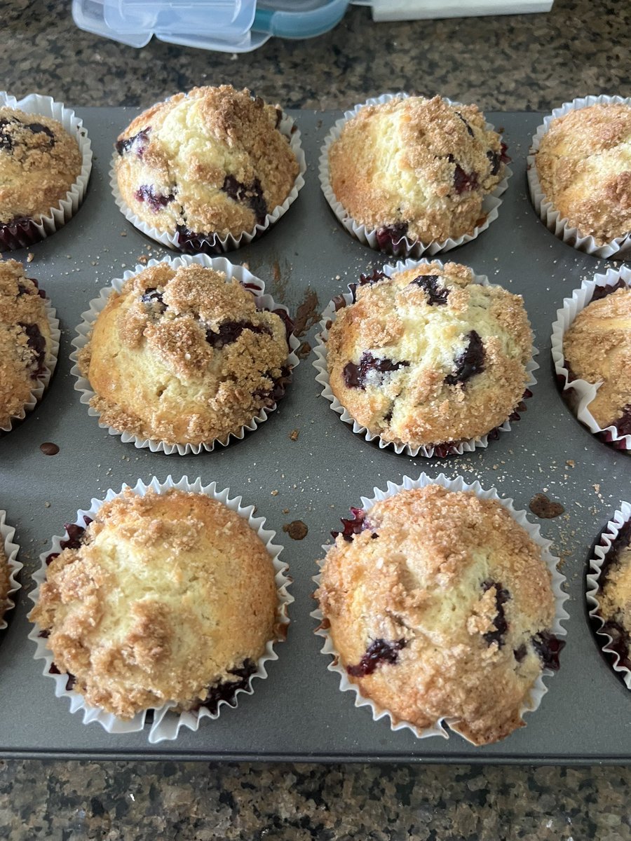 today i ran 2.5 miles and baked blueberry muffins