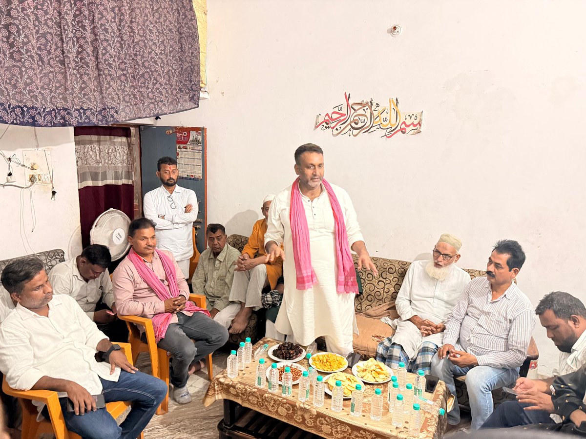 ebad_mohd's tweet image. #विधान_सभा_लखनऊ_पश्चिम
#अम्बरगंज_वार्ड में आयोजित #पीडीए_पंचायत कार्यक्रम में शिरकत कर कार्यक्रम को संबोधित किया ।