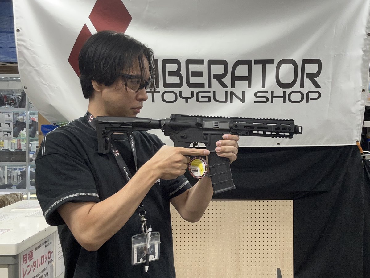 liberator8127's tweet image. 🔫持った感じレポ🔫
G&amp;amp;G&quot;TR16 GMS MK2 7&quot;
スタッフ:ジョン（176cm）
【感想】
重量感、長さ共にbest！
7inch取り回しめちゃ楽ちんですね！
電子トリガー&quot;ASTER&quot;搭載の高次元レスポンス◎👏
これはサバゲーでもシューティングでも無双できますね😏
是非店頭で試してみてください😉
#liberator #サバゲー