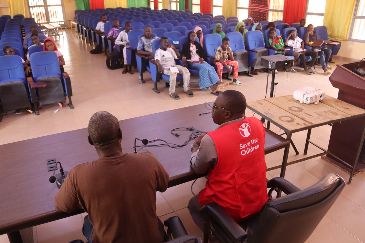 SaveChildrenBF's tweet image. Dans l’Oudalan &amp;amp; le Séno, les enfants ont désormais leurs propres Groupes de Plaidoyer grâce à @SaveChildrenBF  &amp;amp; au projet PROMIS.

Formés aux techniques de plaidoyer, ils portent leur voix pour l’école, l’état civil  &amp;amp; la protection de leurs droits.

 #Plaidoyer #BurkinaFaso