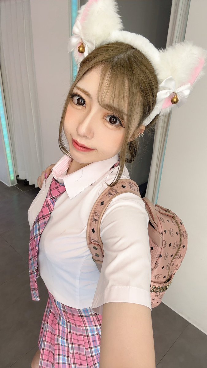 nagichun__'s tweet photo. .
人生初ヒアルぶち込み🤤💉
韓国旅行のついでにクリニックへ💖
涙袋・ほうれい線・唇にヒアル入れて、エラボトもしてみた😻
自分アップデート完了🫡✨ https://t.co/HX3IJVK0yS
