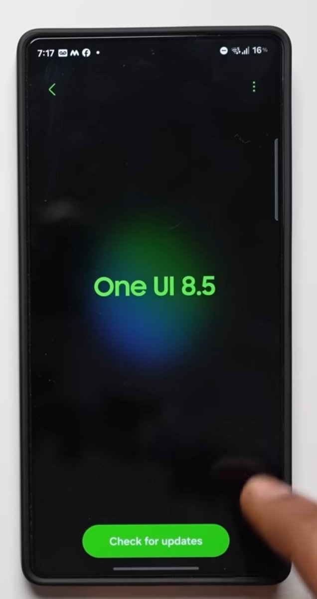 callmeK007's tweet image. Whoa 😍 The new Check for Updates screen in One UI 8.5 looks completely refreshed and unique!
#Samsung #UI8.5 #SamsungUpdate  #GalaxyS25Ultra #S24 #samsungs25 #s25 #s25ultra